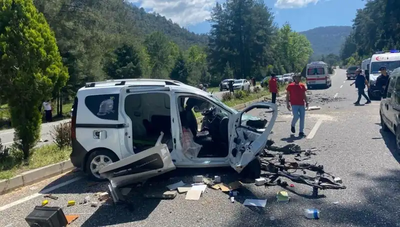 Marmaris'te Feci Kaza: Savaş Alanına Dönüşen Yol, Can Kayıpları ve Yaralılar