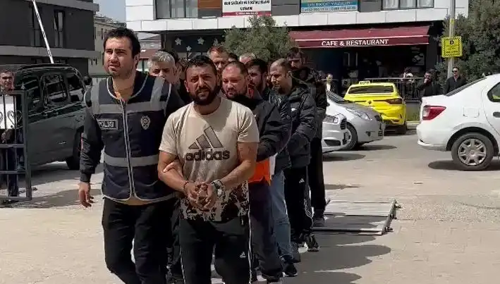 Edirne'de Kapsamlı Operasyon: Yedi Firari Suçlu Eş Zamanlı Yakalandı