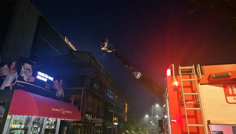 Beşiktaş'taki 3 Katlı Restoranda Korkutan Yangın: Detaylar Burada!