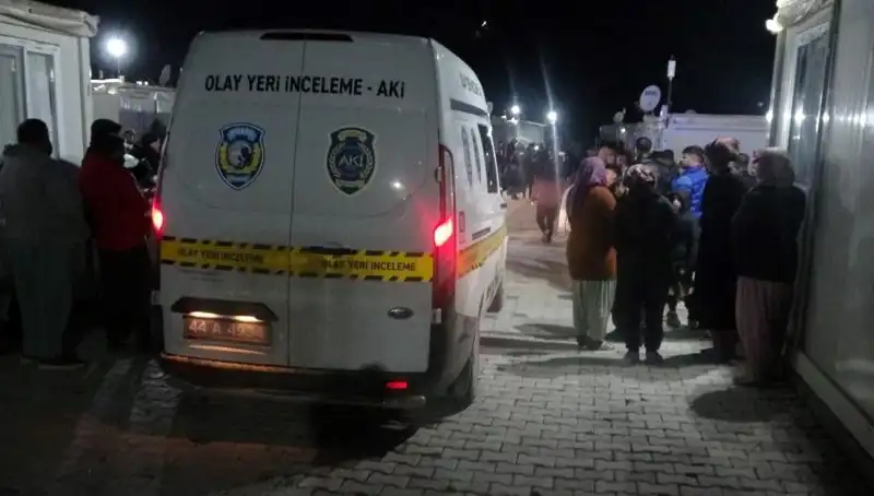 Husumet Yüzünden Patlak Veren Kavga Sokakları Kana Buladı