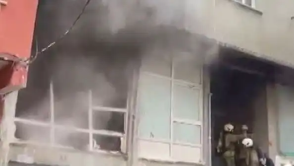İstanbul'da Beş Katlı Binada Korkutan Yangın: İş Yerinde Büyük Panik!