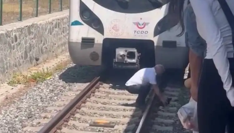 Raylardaki Kediyi Fark Ederek Marmaray'ı Durduran Makinist Olayı