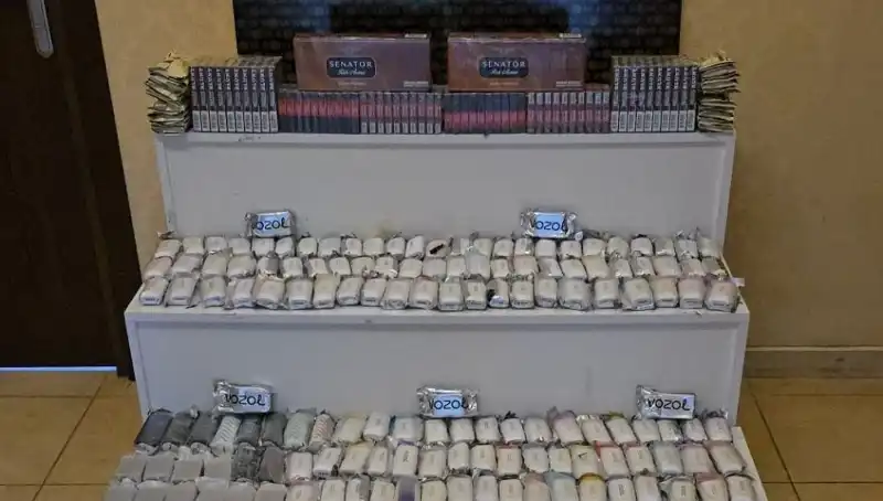 Gümrük Kaçağı Sigara Baskınında Yüzlerce Koli Ele Geçirildi