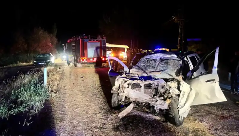 Cipel ile Traktör Çarpıştı: 5 Kişi Yaralandı, Kazanın Nedenleri Araştırılıyor