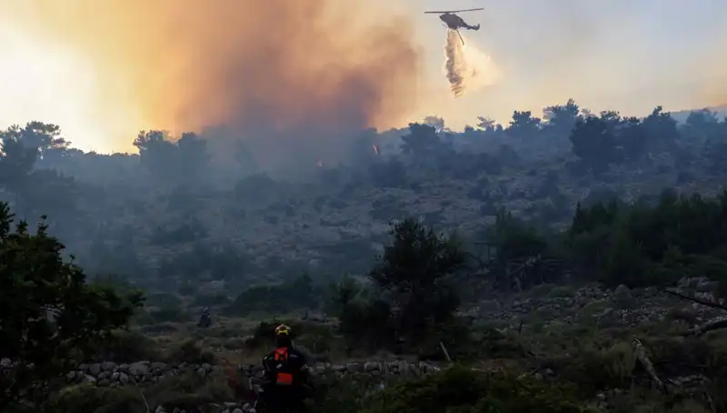 Eğriboz Adası’nda Yangın Alarmı! İki Köy Tahliye Edildi