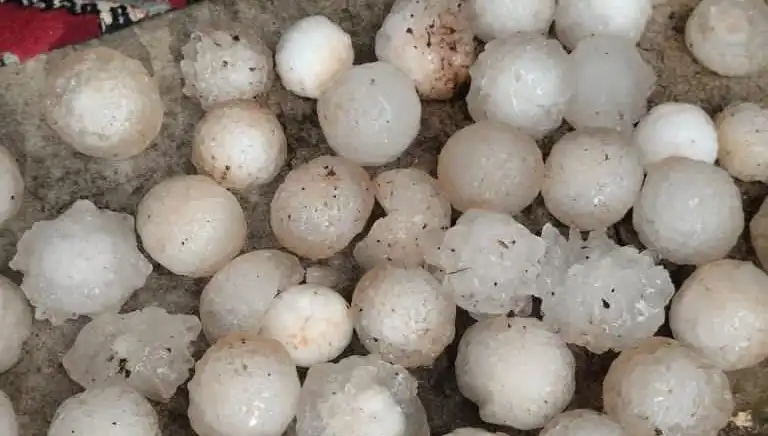 Şanlıurfa'da Fırtına Gibi Yağmur: Kar Topu Büyüklüğünde Dolu Yağdı!