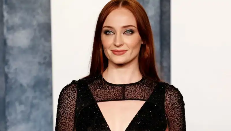 Sophie Turner’ı Öfkelendiren İlgisiz Yorumlar ve Tepkisi