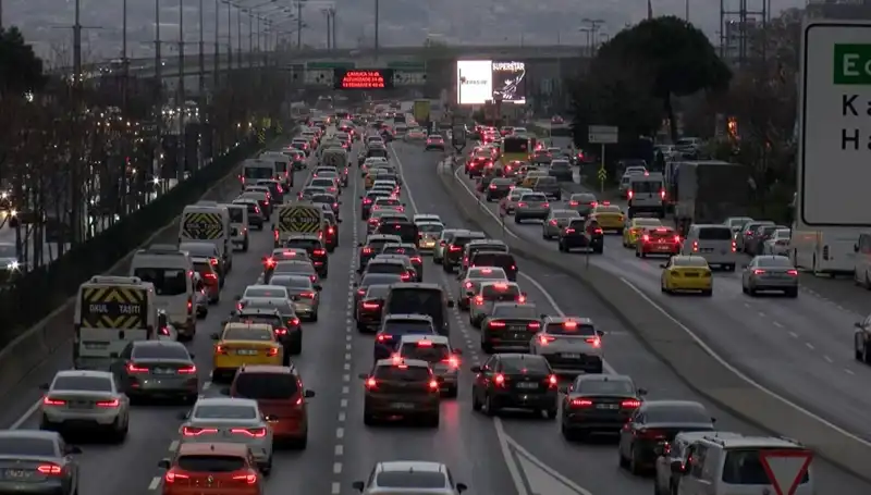 İstanbul’un Pazartesi Trafik Kabusu: Neden Bu Kadar Yoğun?
