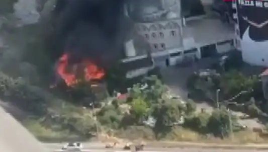 Kağıthane'de Yangın Korkusu: Dumanlar Gökyüzünü Kırmızıya Boyadı