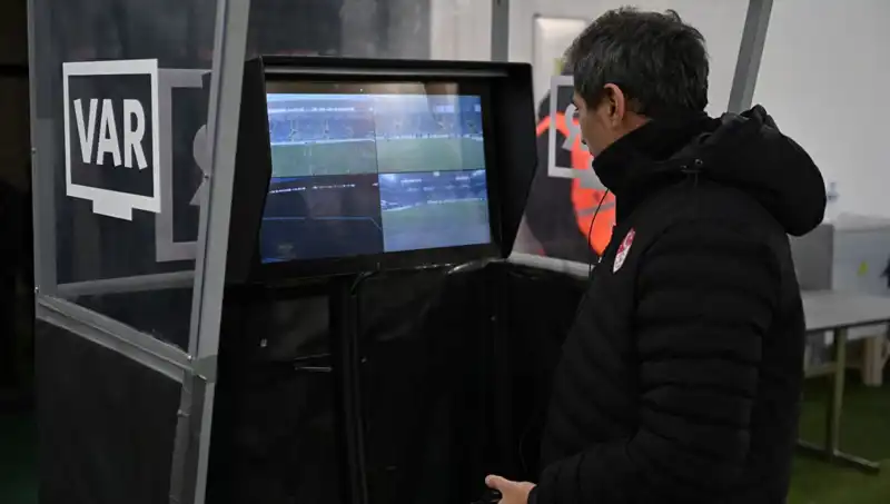 Konyaspor-Galatasaray Maçının VAR Hakemi Kim? İlgiyi Üzerine Topladı!