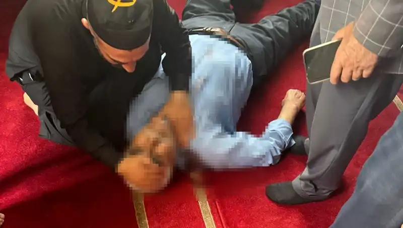 Camide Namaz Kılarken Bıçaklanan Adam Hayatını Kaybetti!