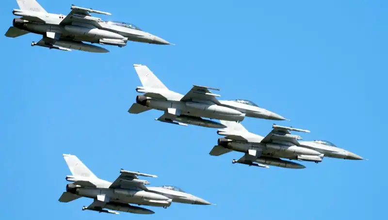 F-16'lar İçin Ukraynalı Pilotlar Eğitilecek: ABD'nin 310 Milyon Dolarlık Planı