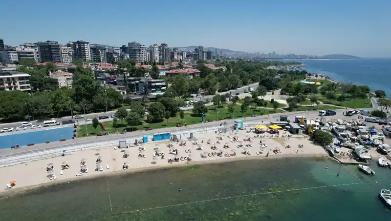 İstanbul'da Sıcak Hava, Caddebostan Sahilini Büyüledi