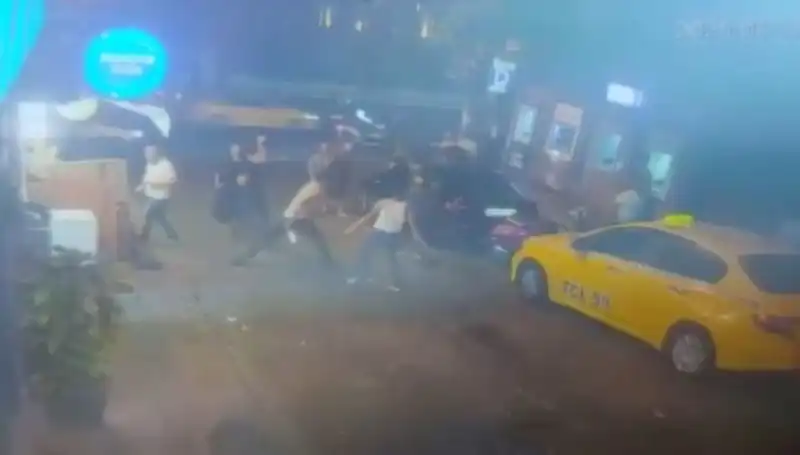 Beyoğlu'nda Laf Atma Kavgası: Kanlı Bitiş!