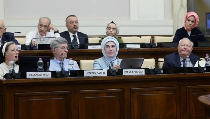 Emine Erdoğan'dan Vatikan'da Etkileyici "Dünya 5'ten Büyüktür" Mesajı