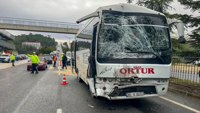 Uşak'ta İki İşçi Servisi Çarpıştı: Çok Sayıda Yaralı ve Tüm Detaylar