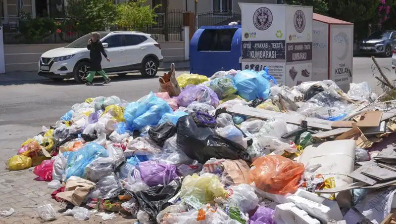 İzmir’de Çöp Yığınları: Kentin Temizliği Tehlikede mi?