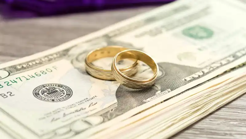 Partnerinizin Sizi Aldattığını Gösteren 8 Belirgin İşaret