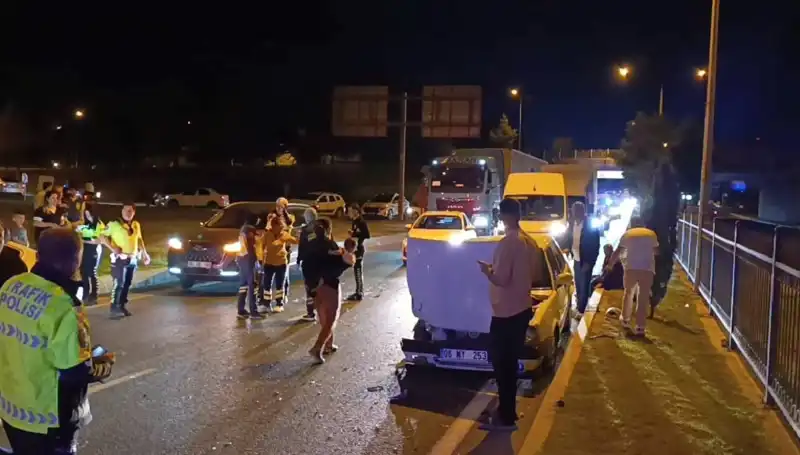 Otoyolda Kuralsız Geri Dönüş Yapan Araç Kazaya Yol Açtı: İki Çocuk, Dört Yaralı!