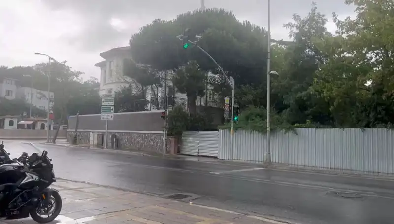 İstanbul'da Yağmur Rahatlatıyor: Sağanak Yağışlar Şehri Nefes Aldırıyor