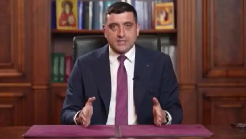 Romanya'da Seçim Yarışında Aşırı Sağcı Aday Önde Geliyor