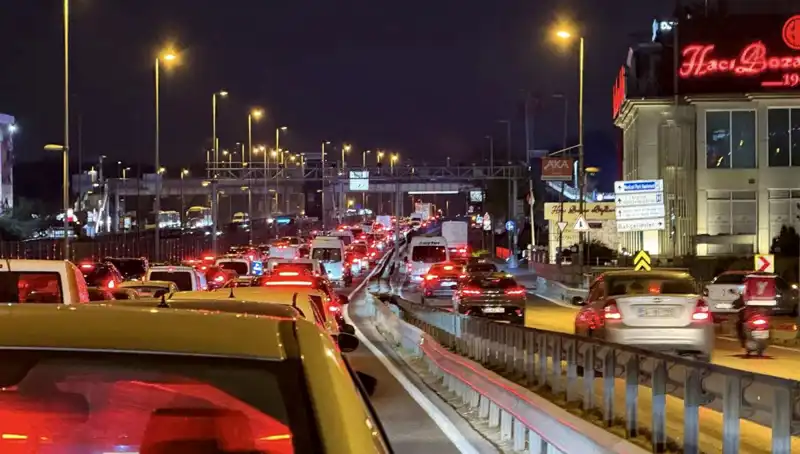 Yenibosna Metrobüs Yaya Üst Geçidi Çalışmaları Başladı: Ne Zaman Bitecek?