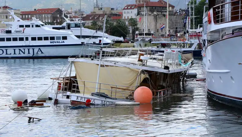 Hırvatistan’da Yağış ve Fırtına Felaketi: Feribot Gemiyi Batırdı