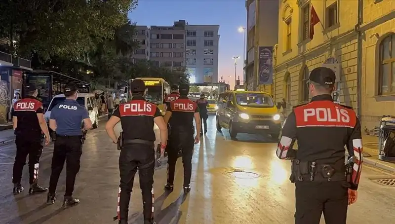 İstanbul'da 4 Saatte Yüzlerce Gözaltı: Asayiş Ekipleri Harekete Geçti