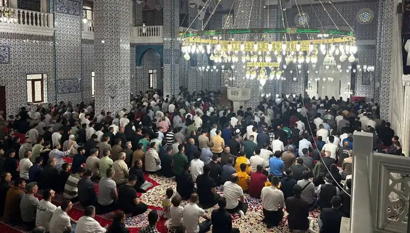 Iğdır'da İlk Bayram Namazı Coşkuyla Kılındı: Duygu Dolu Anlar