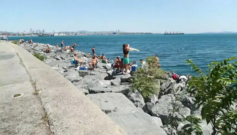 Hava Isındı, İstanbullular Sahil ve Plajlara Akın Etti