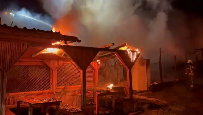 Şile’de Altı Gözleme Restoranı Alev Alev Yandı, Sebebi Belirsiz!