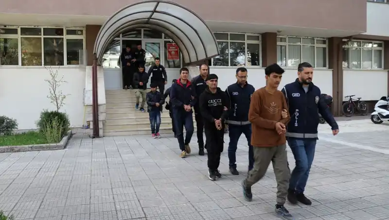 İki İlde 21 Düzensiz Göçmen Yakalandı: Sınır Güvenliği Artık Daha mı Sıkı?