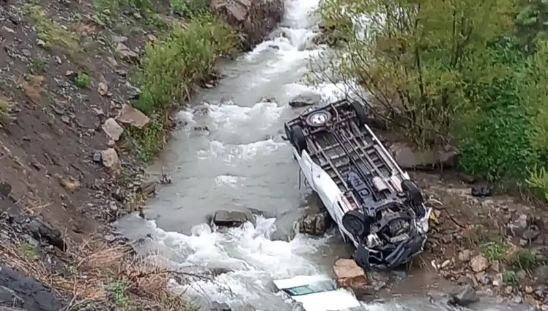 Hakkari'de İşçi Minibüsü Devrildi: 2 Ölü, 3 Yaralı Acı Olay
