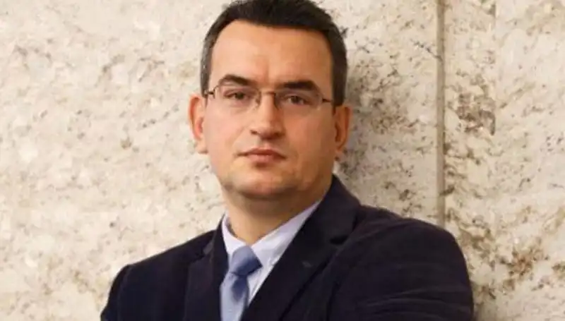 Metin Gürcan: Siyasi Yıldızın Yükselişi ve DEVA Partisi'ndeki Rolü