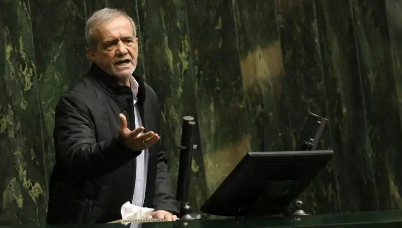 İran Cumhurbaşkanı Yardımcısı Lüks Gezi Tartışmalarıyla Görevden Alındı