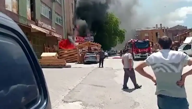 Ankara’da Yangın Korkutan Anlar: İş Yerleri Alev Alev Yandı