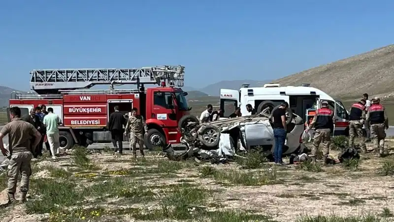 Van'da Facia: Otonun Dereye Yuvarlanması Sonucu 4 Kişi Hayatını Kaybetti