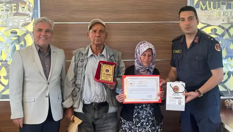 Tek Varlıkları Evi Jandarmaya Bağışlayan Aileden Duygusal Hareket