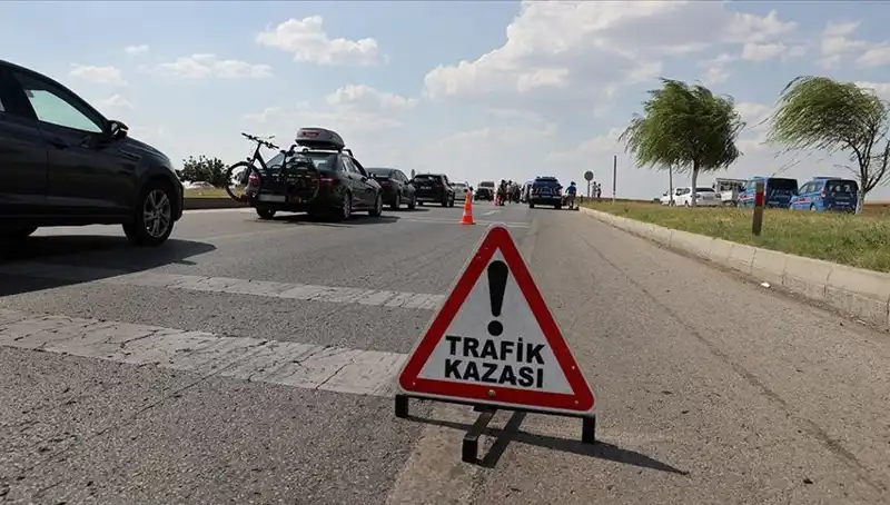 Adana’da Feci Kaza: Kamyon ile Otomobil Çarpıştı, 1 Ölü 1 Yaralı