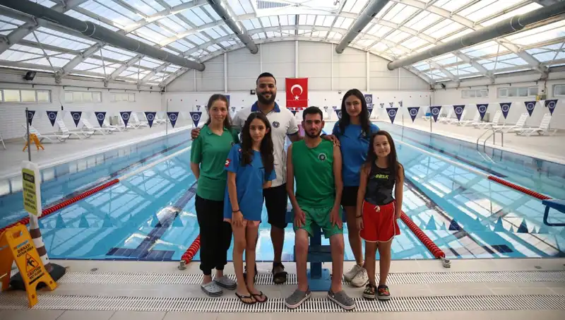 Engel Tanımayan Yüzücüler, Madalya İçin Kulaç Atıyor: Engelli Sporcuların Azmi