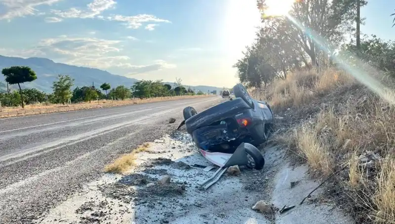 Adıyaman'da Korkunç Kaza: Otomobil Takla Attı, 2 Yaralı