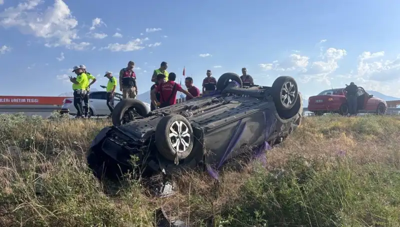 Nişan Töreninden Dönüşte Facia: 1 Ölü, 4 Yaralı Kazada Yaşam Mücadelesi
