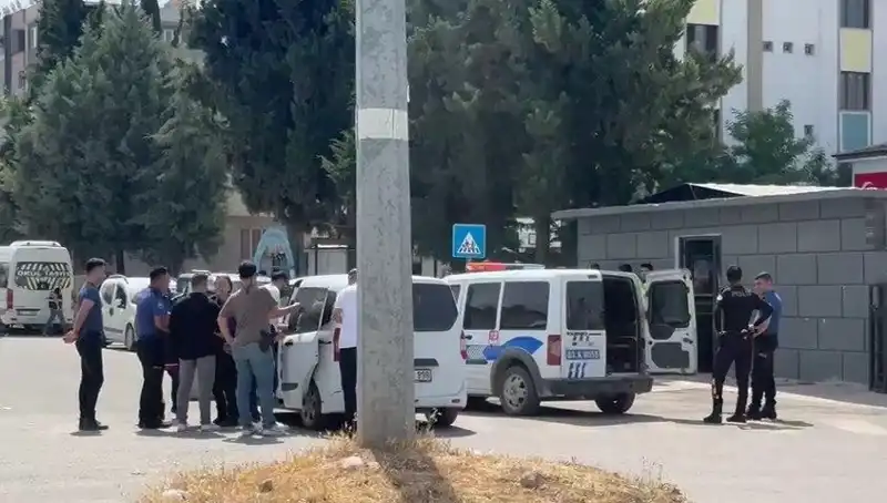 Adliye Önünde Yaşanan Kavgada 5 Kişi Yaralandı, 7 Kişi Gözaltına Alındı