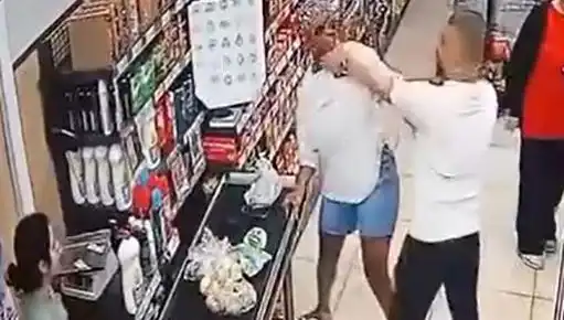 Marketteki Kasa Sırasında Yaşanan Şok Olay: Çocuğunun Önünde Kadına Saldırdı!