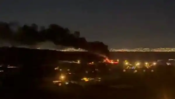 Yalova'da Depo Yangını! İtfaiyecinin Dumandan Etkilenmesi Korkuttu